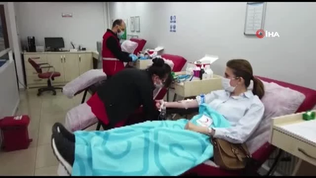 Kan vermek isteyenler evlerinden özel olarak alınıp bağış yapıyorlar