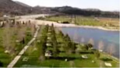 Kuğulu Milli Parkı'nda sadece kuğular sessizliği bozuyor Kuğulu Milli Parkı'nda sadece kuğular sessizliği bozuyor