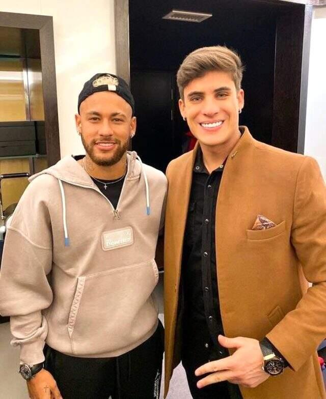 Neymar'ın annesi, oğlunun 22 yaşındaki arkadaşı ile ilişki yaşıyor.