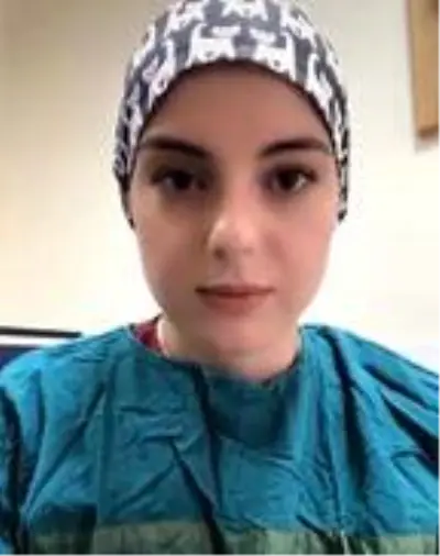 Selin hemşireden marketlere koşanlara tepki: Korona değil cehalet öldürecek Selin hemşireden marketlere koşanlara tepki: Korona değil cehalet öldürecek