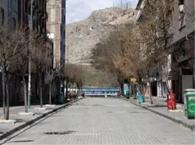 Yurt genelinde 'evde kal' çağrısına uyuluyor Yurt genelinde 'evde kal' çağrısına uyuluyor