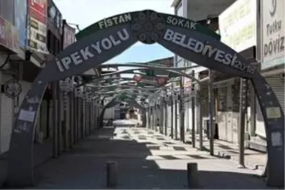 Yurt genelinde 'evde kal' çağrısına uyuluyor Yurt genelinde 'evde kal' çağrısına uyuluyor