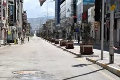 Yurt genelinde 'evde kal' çağrısına uyuluyor Yurt genelinde 'evde kal' çağrısına uyuluyor