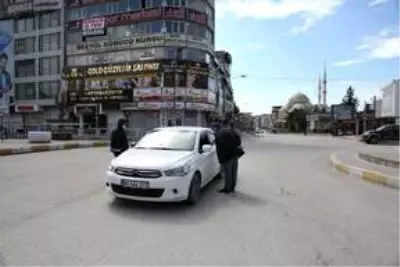 Yurt genelinde 'evde kal' çağrısına uyuluyor Yurt genelinde 'evde kal' çağrısına uyuluyor