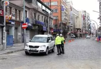 Yurt genelinde 'evde kal' çağrısına uyuluyor Yurt genelinde 'evde kal' çağrısına uyuluyor