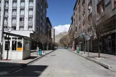 Yurt genelinde 'evde kal' çağrısına uyuluyor Yurt genelinde 'evde kal' çağrısına uyuluyor