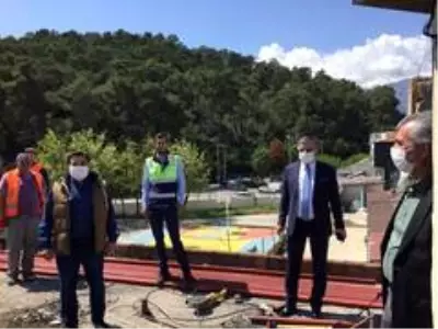 Başkan Topaloğlu Lise caddesindeki çalışmaları inceledi Başkan Topaloğlu Lise caddesindeki çalışmaları inceledi