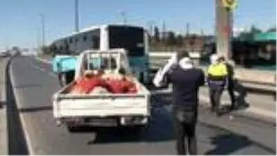 Edirnekapı'da kamyonet özel halk otobüsüne çarptı: 2 yaralı