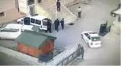 Irmağa atlayan kızı kurtaran polisler ödüllendirildi Irmağa atlayan kızı kurtaran polisler ödüllendirildi