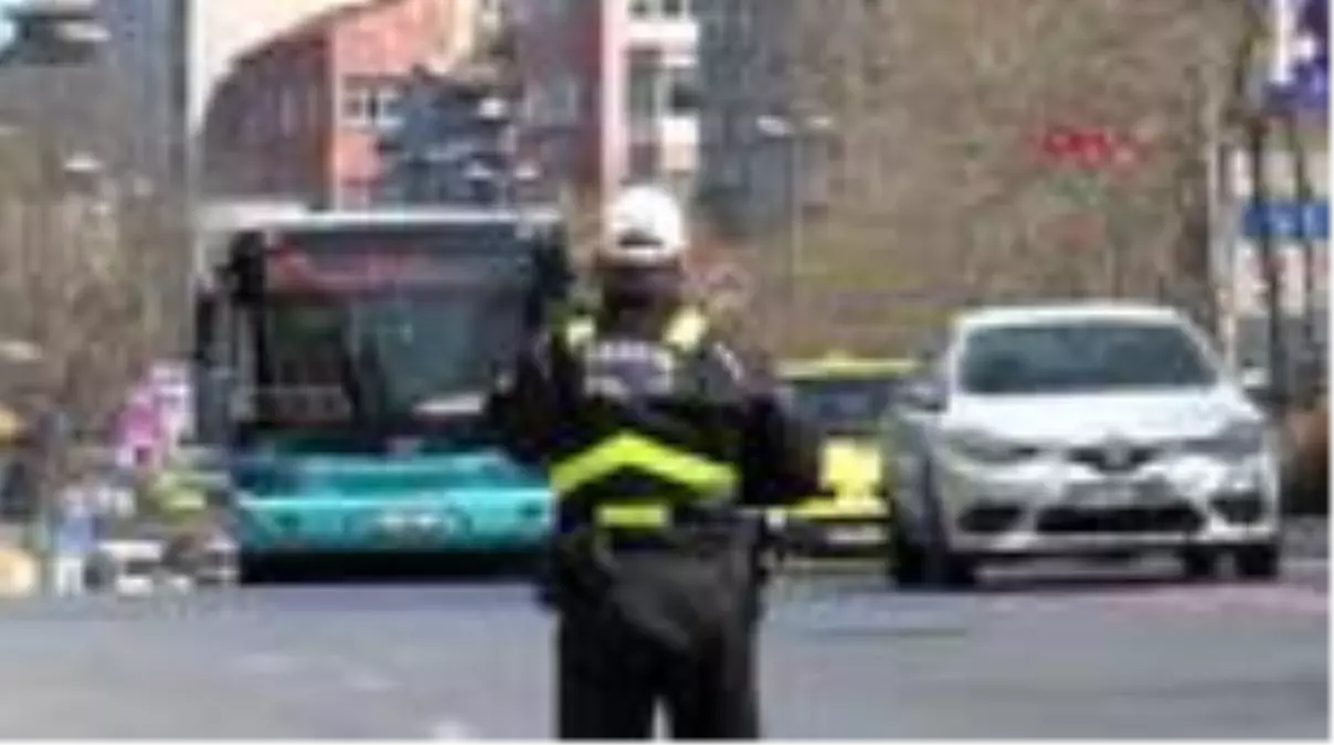 İSTANBUL'DA TOPLU TAŞIMA DENETİMLERİ SÜRÜYOR