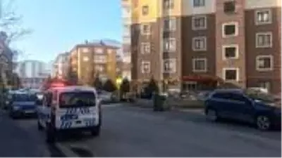 Kapıcının koronavirüs testi pozitif çıkınca 14 katlı bina karantina altına alındı.