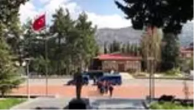 Polis uygulamasından kaçan şüpheliler jandarmaya yakalandı Polis uygulamasından kaçan şüpheliler jandarmaya yakalandı