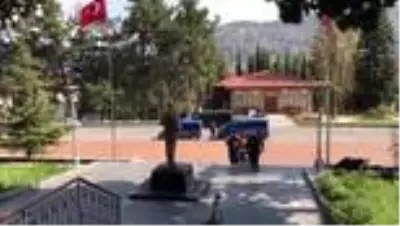 Polis uygulamasından kaçan şüpheliler jandarmaya yakalandı Polis uygulamasından kaçan şüpheliler jandarmaya yakalandı