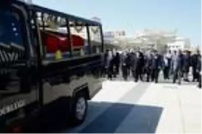 Silah kazasında şehit olan polis, son yolculuğuna uğurlandı Silah kazasında şehit olan polis, son yolculuğuna uğurlandı