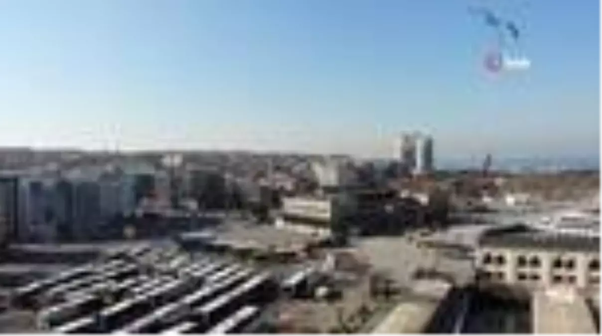 Sokağa çıkma yasağının sona ermesinin ardından Kadıköy Meydan havadan görüntülendi