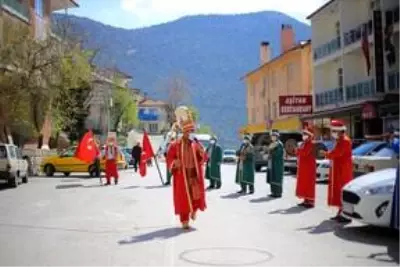 Akseki'de mehter takımından vatandaşlara Akseki'de mehter takımından vatandaşlara