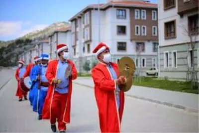 Akseki'de mehter takımından vatandaşlara 'evde kal' çağrısı Akseki'de mehter takımından vatandaşlara 'evde kal' çağrısı