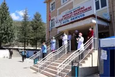 Akseki'de mehter takımından vatandaşlara 'evde kal' çağrısı Akseki'de mehter takımından vatandaşlara 'evde kal' çağrısı