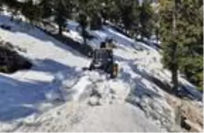 Akseki'de motosikletleri kara saplanan 4 kişi kurtarıldı Akseki'de motosikletleri kara saplanan 4 kişi kurtarıldı