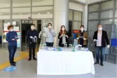 Balçova'da siperlik maskelerin üretimi başladı