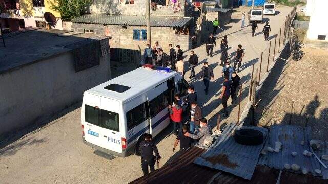 Civcive tekme atma tartışması mahalle kavgasına dönüştü 2 kişi yaralandı, 8 kişi gözaltına alındı