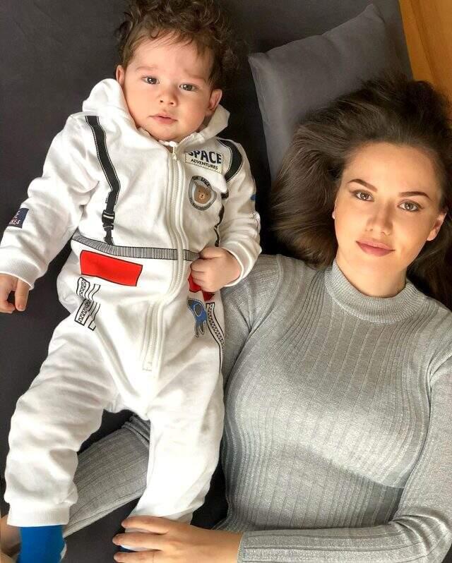 Fahriye Evcen'den oğlunun 1. yaşına duygusal kutlama: Sen kalbimin ta kendisiymişsin.