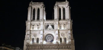 Fransa'nın sembolü 'Notre Dame' yangının ardından onarılmayı bekliyor