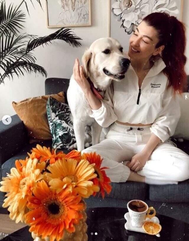 Instagram'da iki milyon takipçiye ulaşan Aslıhan Güner, sevenlerine teşekkür etti