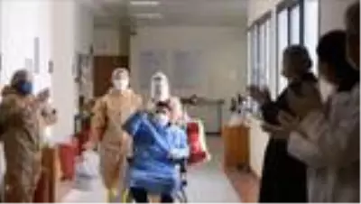 Kovid-19'u yenen 82 yaşındaki Manisalı hasta taburcu edildi