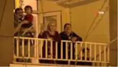 Mardin'de evde kalan vatandaşlara üstü açık tur arabasıyla 4 dilde konser Mardin'de evde kalan vatandaşlara üstü açık tur arabasıyla 4 dilde konser