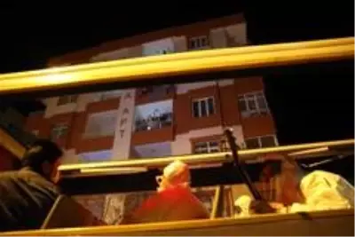 Mardin'de evde kalan vatandaşlara üstü açık tur arabasıyla 4 dilde konser Mardin'de evde kalan vatandaşlara üstü açık tur arabasıyla 4 dilde konser