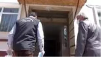 Mustafa dede ile Ganime ninenin 'az yardım yapabildik' mahcubiyeti Mustafa dede ile Ganime ninenin 'az yardım yapabildik' mahcubiyeti