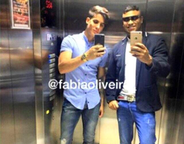 Neymar'ın annesinin sevgilisi Tiago Ramos'un, daha önce erkek bir iş adamıyla birlikte olduğu ortaya çıktı