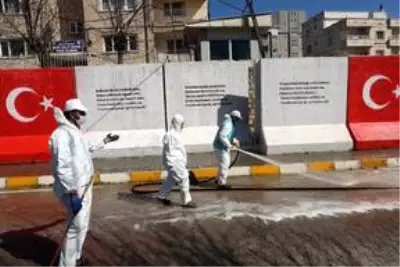 Ömerli ilçesinde ana arterler yıkanarak dezenfekte edildi Ömerli ilçesinde ana arterler yıkanarak dezenfekte edildi