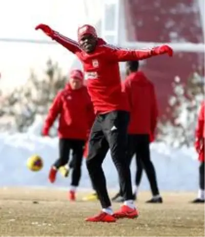Sivasspor'un en hırçın ismi Isaac Cofie Sivasspor'un en hırçın ismi Isaac Cofie