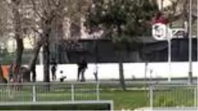 YENİKAPI PARKI'NDA KEYİF YAPTILAR, TOP OYNAYIP, GİTAR ÇALDILAR YENİKAPI PARKI'NDA KEYİF YAPTILAR, TOP OYNAYIP, GİTAR ÇALDILAR