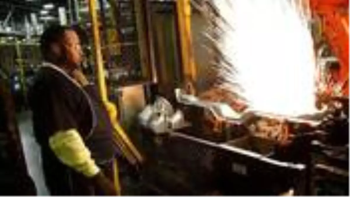 ABD'de sanayi üretimi Mart'ta yüzde 5,4 azalarak 74 yılın en sert düşüşünü kaydetti