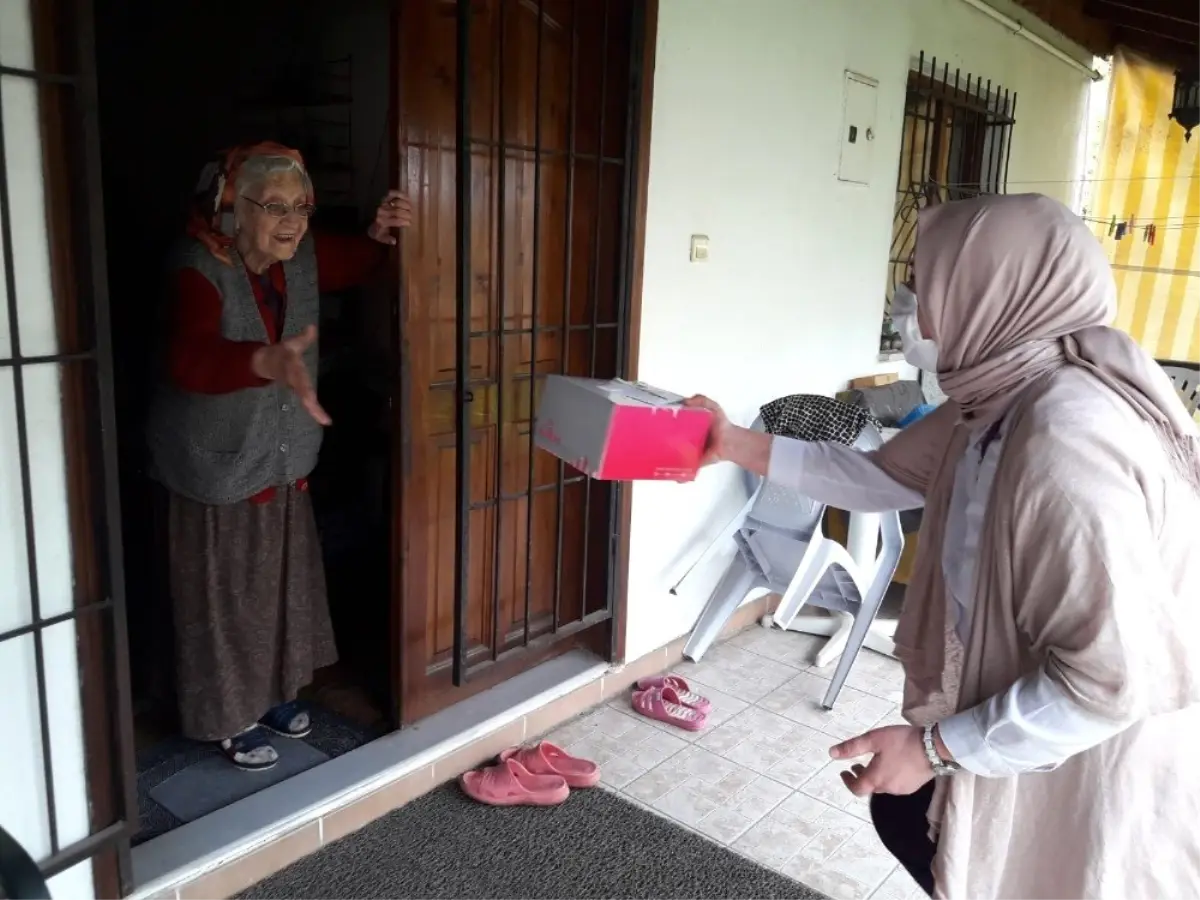 Evde kalan yaşlıların doğum günü kutlandı Haberler