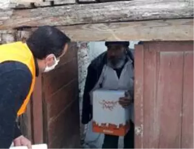 Kuşadası Kaymakamlığı gıda yardımlarını sürdürüyor Kuşadası Kaymakamlığı gıda yardımlarını sürdürüyor