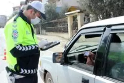 Osmaneli'nin 3 ayrı ilçe girişinde Korona virüs kontrol ve denetimleri sürüyor Osmaneli'nin 3 ayrı ilçe girişinde Korona virüs kontrol ve denetimleri sürüyor