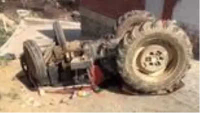 Traktörün altında kalan 7 yaşındaki çocuk hayatını kaybetti Traktörün altında kalan 7 yaşındaki çocuk hayatını kaybetti
