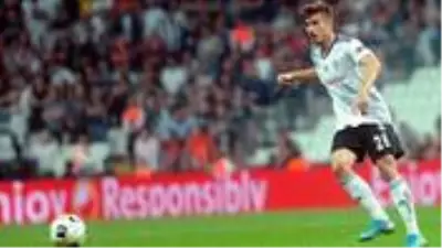 Beşiktaş, Dorukhan Toköz’ün sözleşmesini feshettiği iddialarını yalanladı
