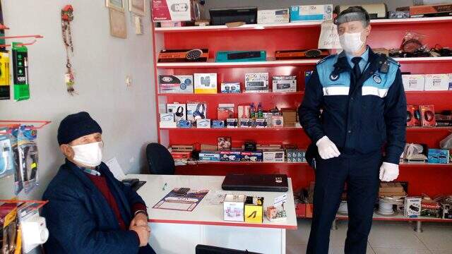 Ceza yiyen yaşlı adamdan zabıtaya ilginç teklif: 200 lira vereyim beni affedin