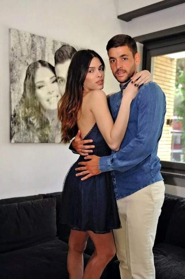 Chievo'da oynayan Filip Djordjevic'in eşi Jovana Djordjevic, evinin çatısından verdiği pozla gündeme geldi