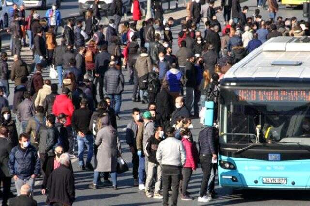 İBB'den metrobüs kazasına ilişkin açıklama: Şoför baygınlık geçirdi