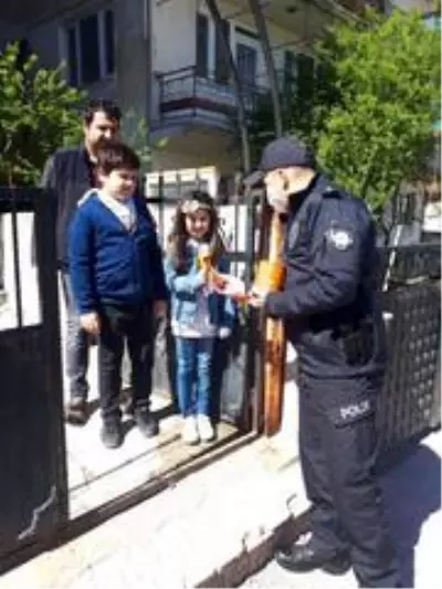Kardeşler kumbaradaki birikimlerini kampanyaya bağışladı