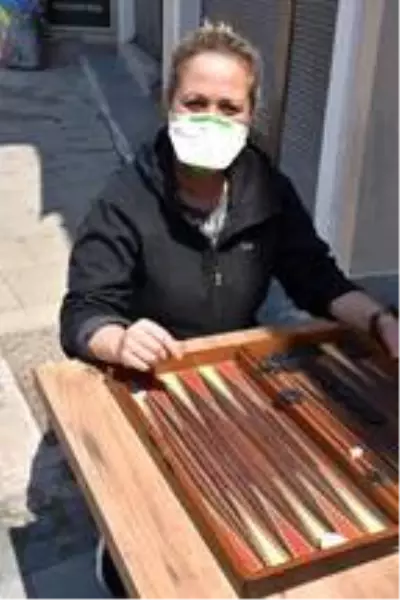 Koronavirüs nedeniyle okey, tavla, yapboz ve oyun setleri satışı arttı Koronavirüs nedeniyle okey, tavla, yapboz ve oyun setleri satışı arttı