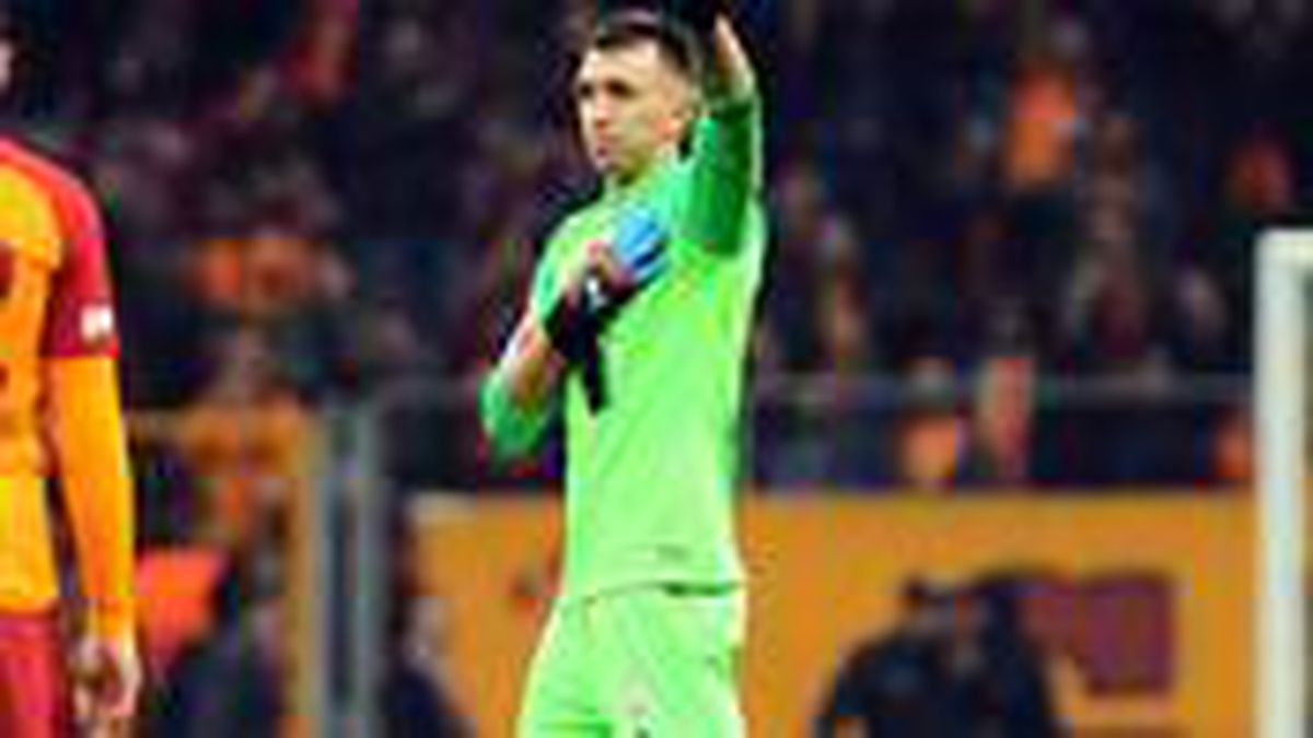 Muslera: Fatih Terim bize video konferansla ulaştı ve Türkiye'de güvende olduğumuzu söyledi