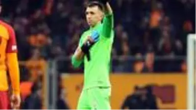 Muslera: Fatih Terim bize video konferansla ulaştı ve Türkiye'de güvende olduğumuzu söyledi Muslera: Fatih Terim bize video konferansla ulaştı ve Türkiye'de güvende olduğumuzu söyledi