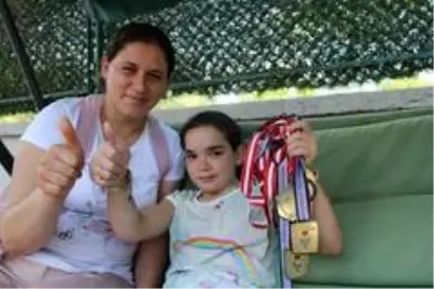 Otizmli milli sporcu kızı moral oldu, korona virüsü yendi Otizmli milli sporcu kızı moral oldu, korona virüsü yendi